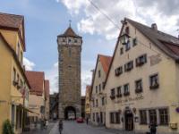 Gasthof "Zum Breiterle" in der Rödergasse mit Röderturm - Rothenburg o.d.T.